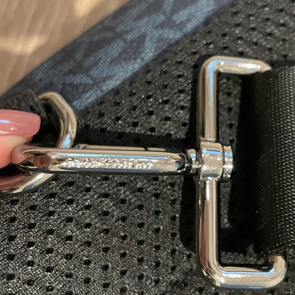 Michael Kors Sling Pack Men’s - Picture 3 of 9